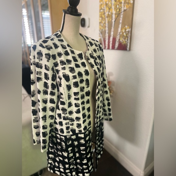 Kasper - b&w large modern check design long blazer - Picture 3 of 11